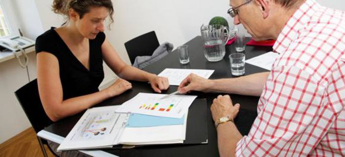 Baustellenprotokoll von einem versierten Baufachmann